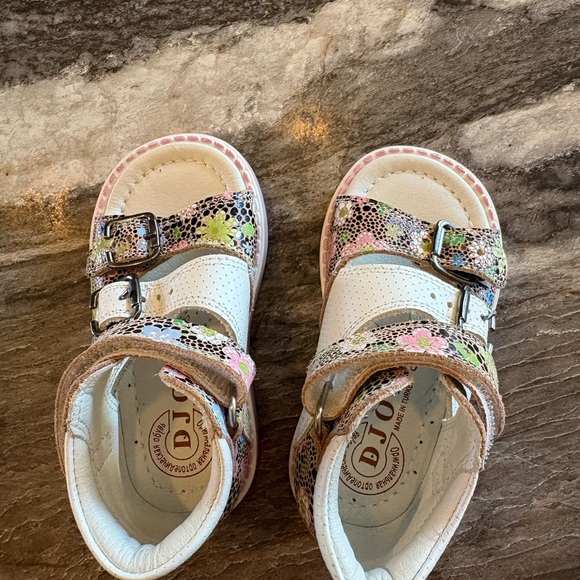 NWOT Rabbit Orthopedic Floral Sandals - Picture 4 of 8